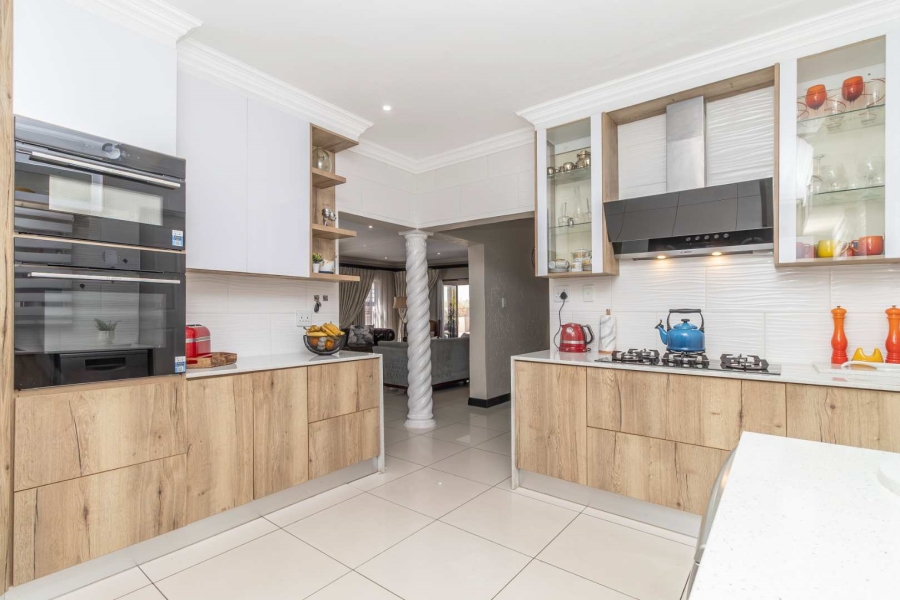 4 Bedroom Property for Sale in Pinehaven Gauteng