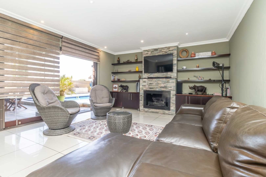 4 Bedroom Property for Sale in Pinehaven Gauteng