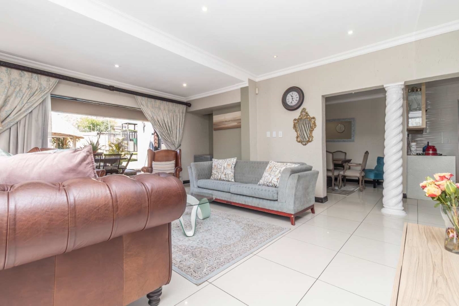 4 Bedroom Property for Sale in Pinehaven Gauteng
