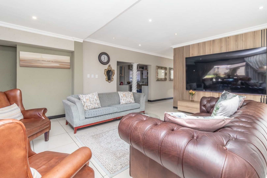 4 Bedroom Property for Sale in Pinehaven Gauteng