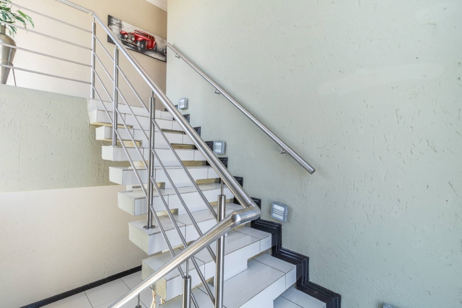 4 Bedroom Property for Sale in Pinehaven Gauteng
