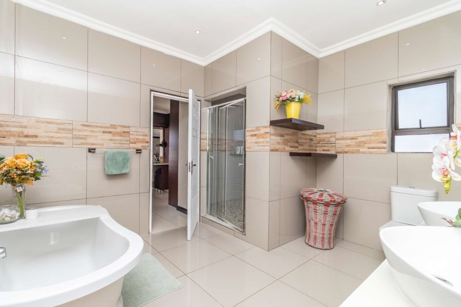 4 Bedroom Property for Sale in Pinehaven Gauteng