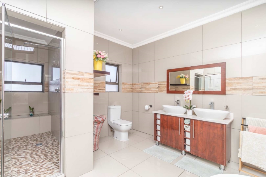 4 Bedroom Property for Sale in Pinehaven Gauteng