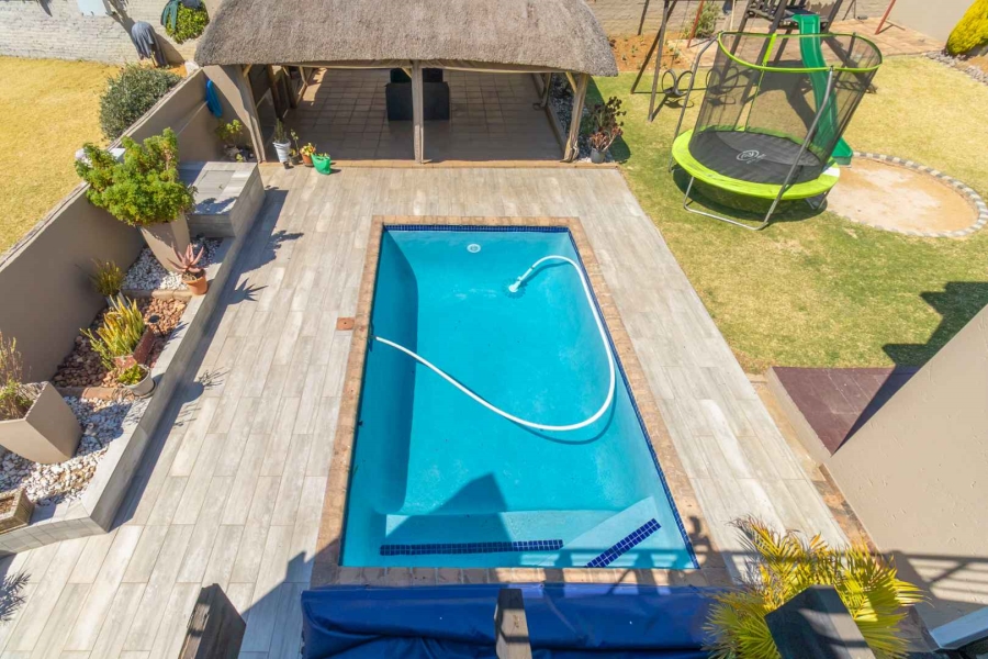 4 Bedroom Property for Sale in Pinehaven Gauteng