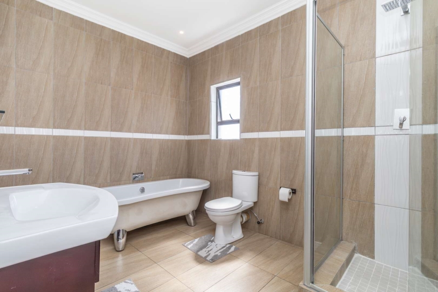 4 Bedroom Property for Sale in Pinehaven Gauteng
