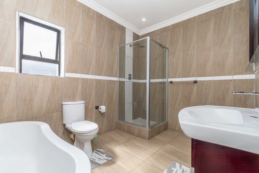 4 Bedroom Property for Sale in Pinehaven Gauteng