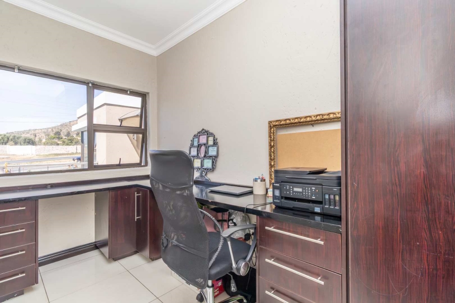 4 Bedroom Property for Sale in Pinehaven Gauteng