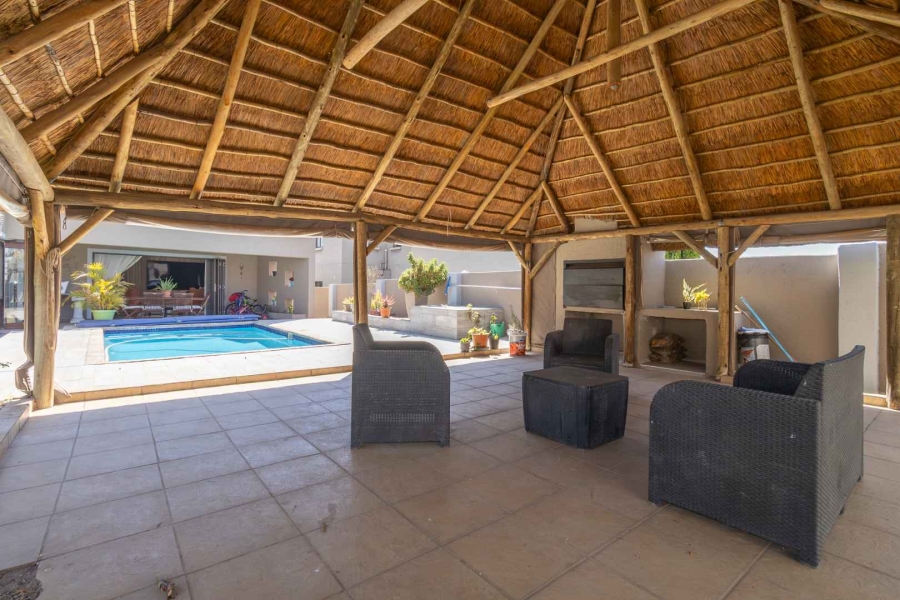 4 Bedroom Property for Sale in Pinehaven Gauteng
