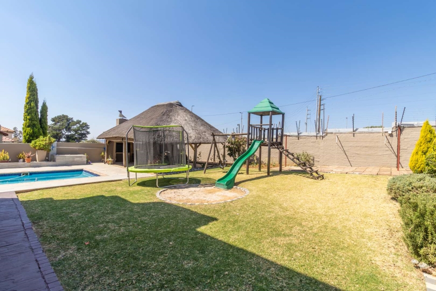 4 Bedroom Property for Sale in Pinehaven Gauteng