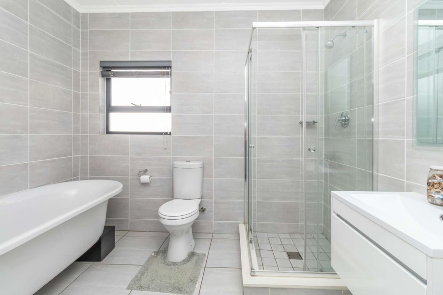 2 Bedroom Property for Sale in Waterfall Gauteng
