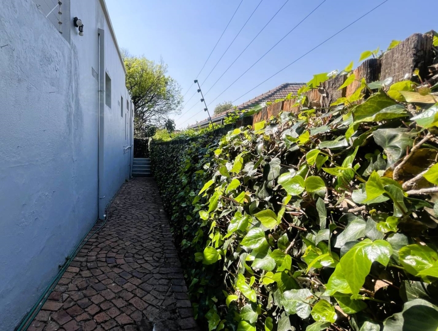 To Let 1 Bedroom Property for Rent in Emmarentia Gauteng