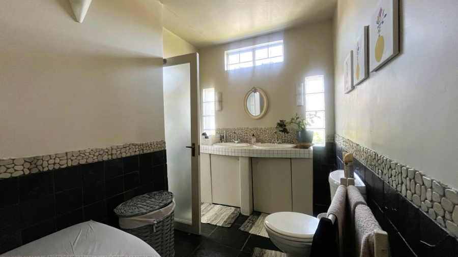 To Let 1 Bedroom Property for Rent in Emmarentia Gauteng