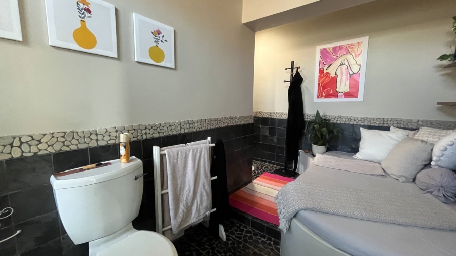 To Let 1 Bedroom Property for Rent in Emmarentia Gauteng