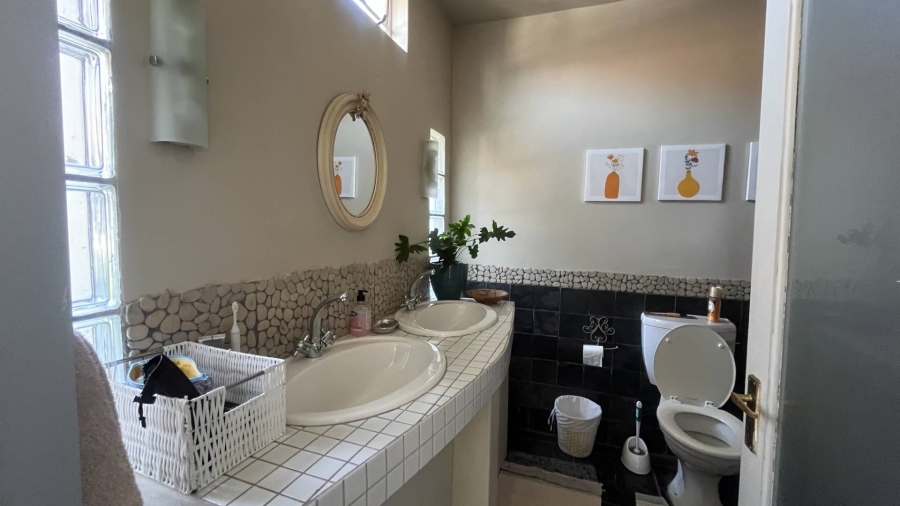 To Let 1 Bedroom Property for Rent in Emmarentia Gauteng