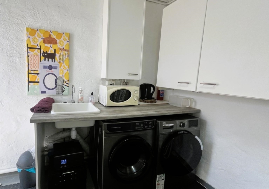 To Let 1 Bedroom Property for Rent in Emmarentia Gauteng