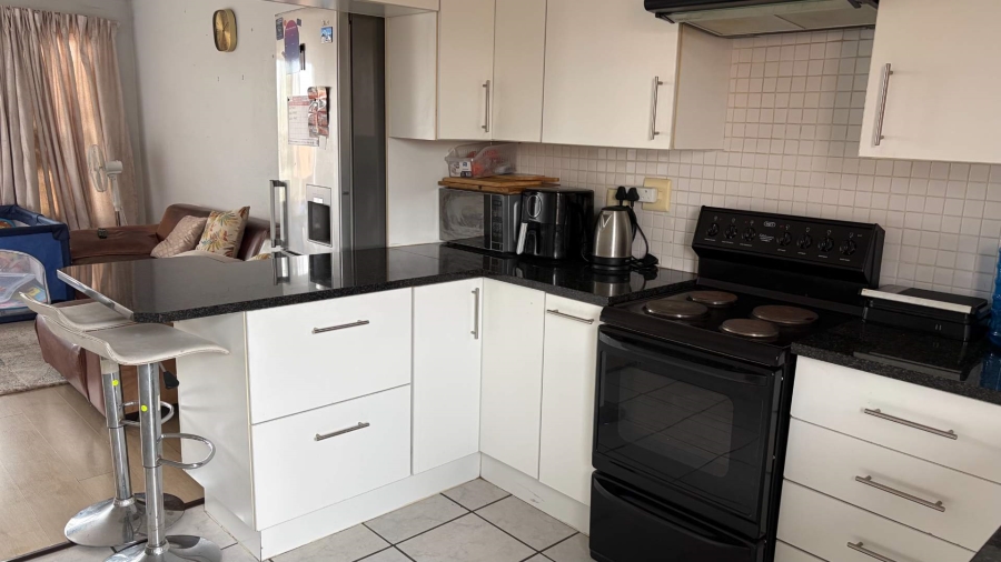 2 Bedroom Property for Sale in Buccleuch Gauteng