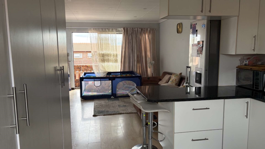 2 Bedroom Property for Sale in Buccleuch Gauteng