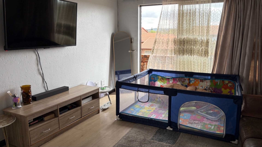 2 Bedroom Property for Sale in Buccleuch Gauteng