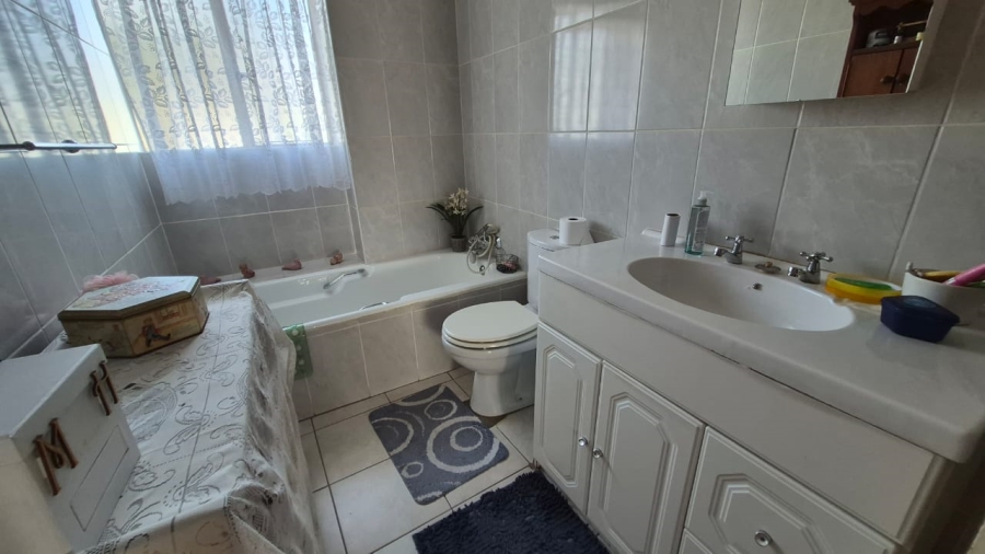 3 Bedroom Property for Sale in Aston Manor Gauteng