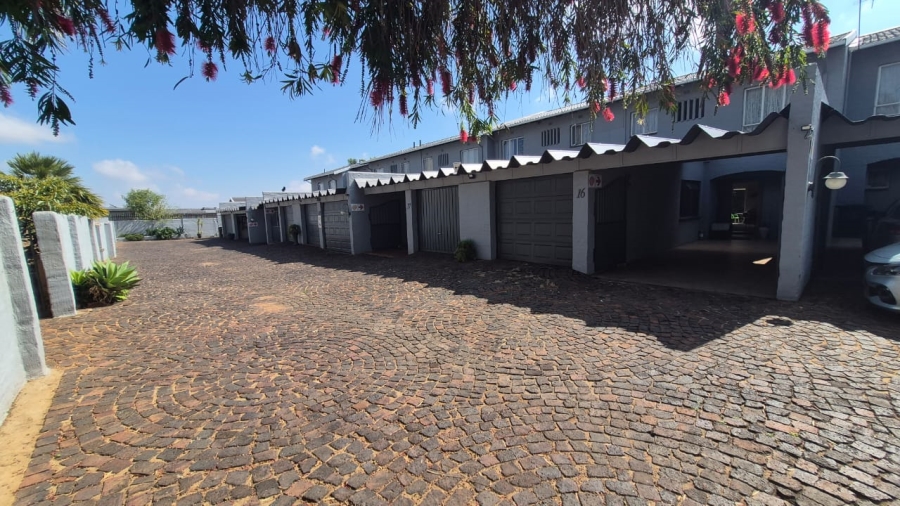 3 Bedroom Property for Sale in Aston Manor Gauteng