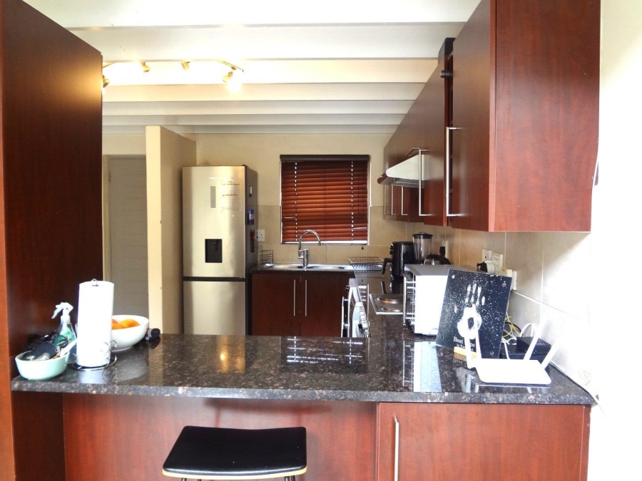 To Let 2 Bedroom Property for Rent in Lonehill Gauteng
