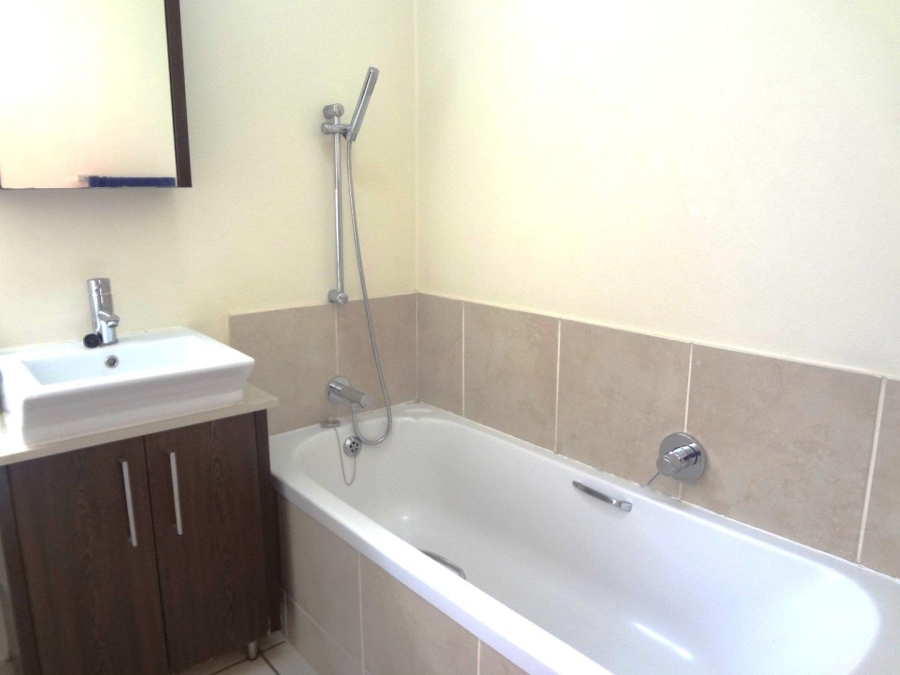 To Let 2 Bedroom Property for Rent in Lonehill Gauteng