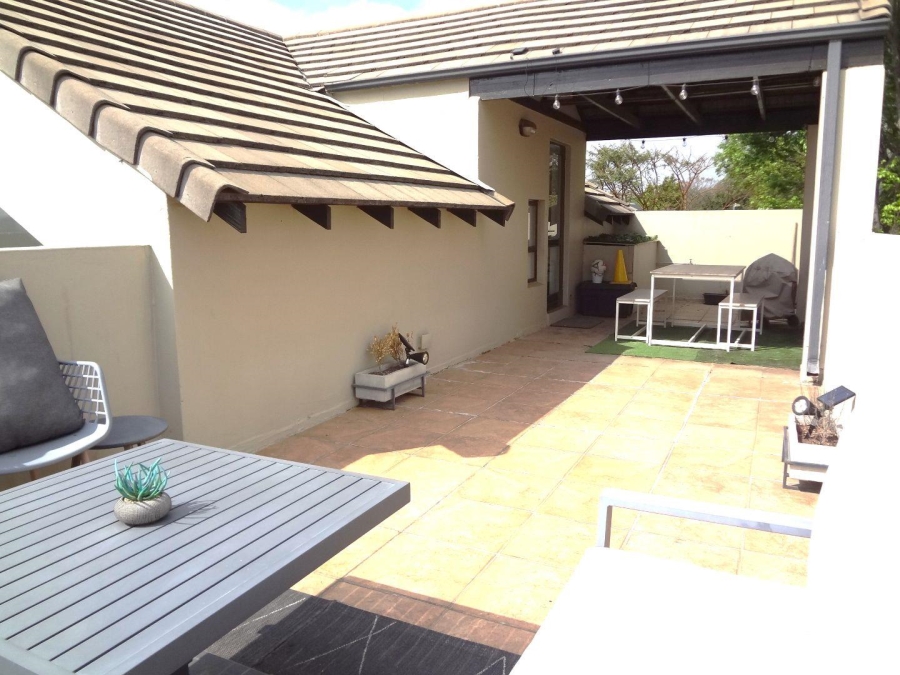 To Let 2 Bedroom Property for Rent in Lonehill Gauteng