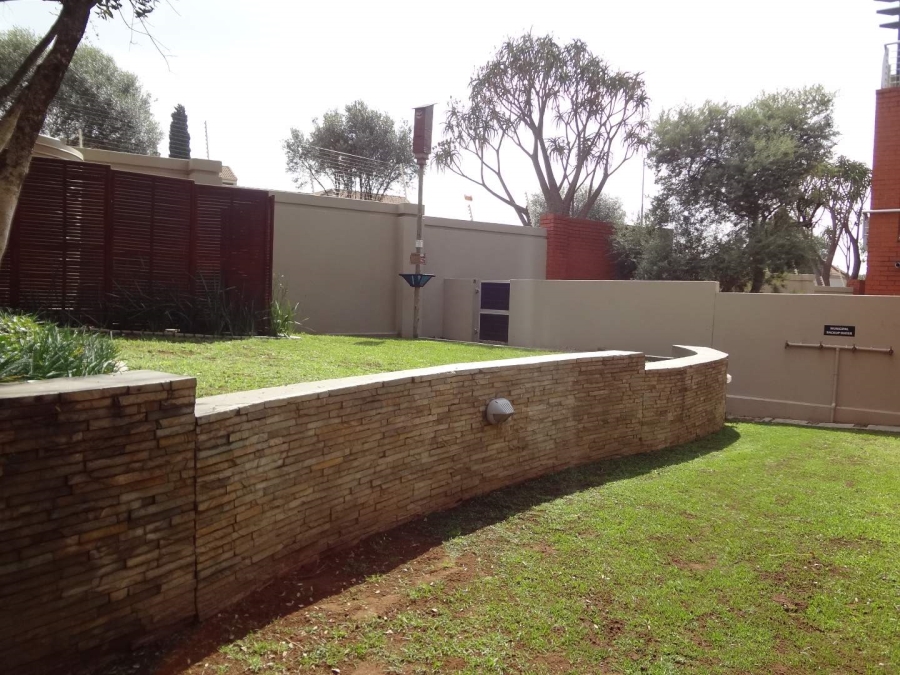 To Let 2 Bedroom Property for Rent in Lonehill Gauteng