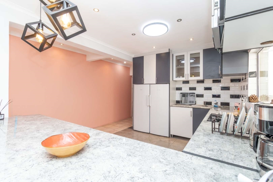 To Let 3 Bedroom Property for Rent in Morningside Manor Gauteng
