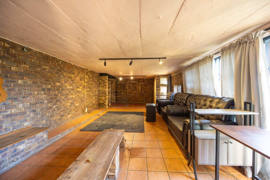 3 Bedroom Property for Sale in La Montagne Gauteng