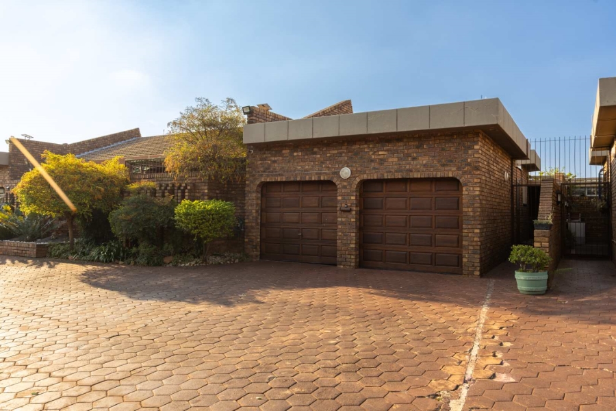 3 Bedroom Property for Sale in La Montagne Gauteng