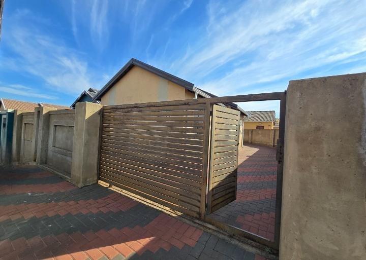 2 Bedroom Property for Sale in Savanna City Gauteng