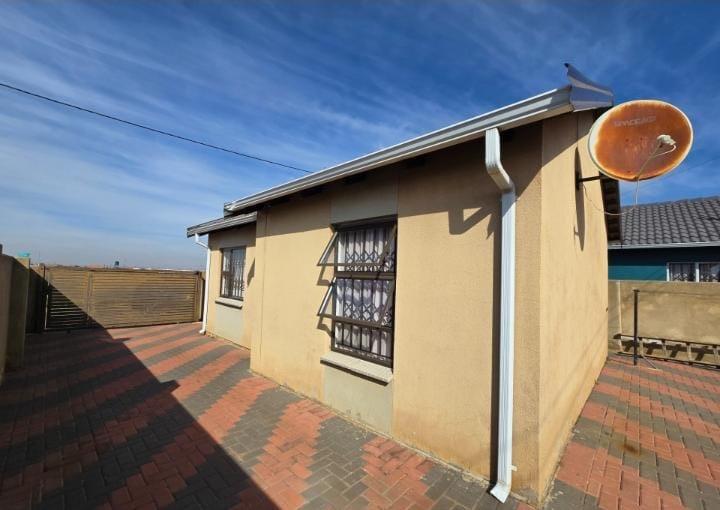2 Bedroom Property for Sale in Savanna City Gauteng