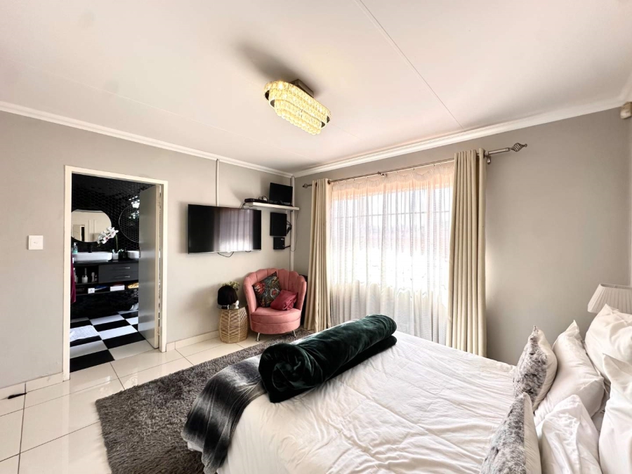3 Bedroom Property for Sale in Equestria Gauteng
