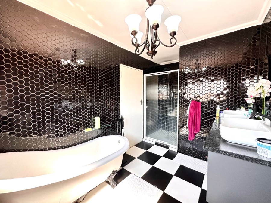 3 Bedroom Property for Sale in Equestria Gauteng