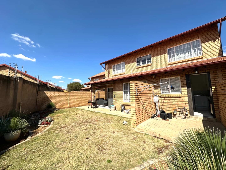 3 Bedroom Property for Sale in Equestria Gauteng