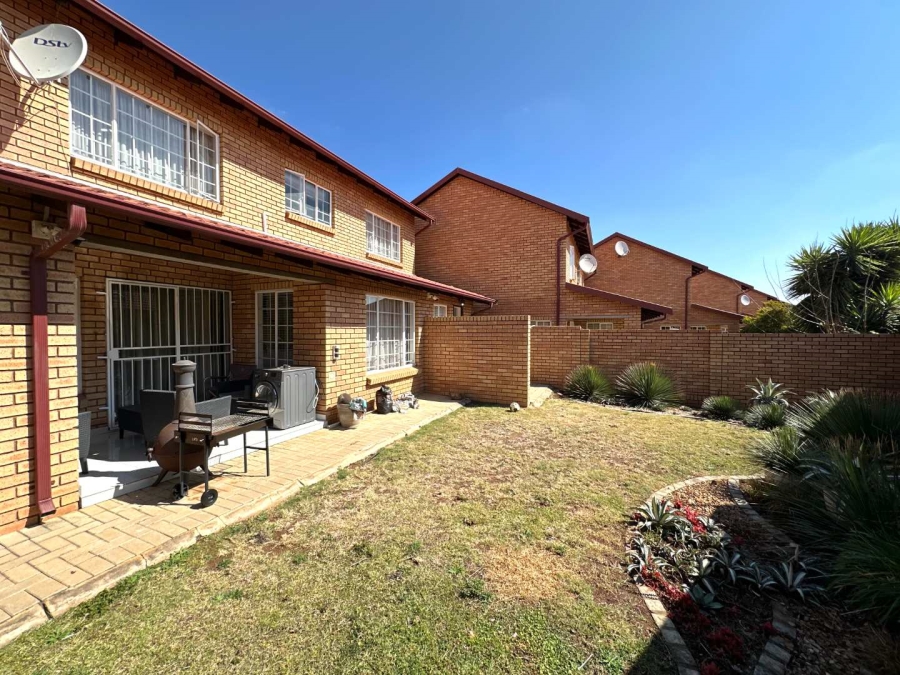 3 Bedroom Property for Sale in Equestria Gauteng