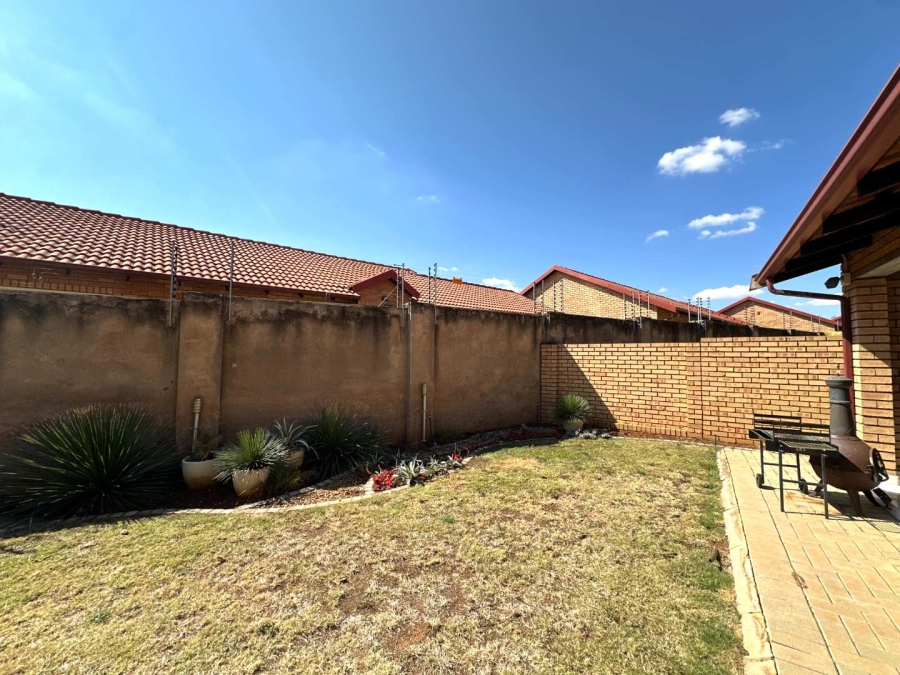 3 Bedroom Property for Sale in Equestria Gauteng