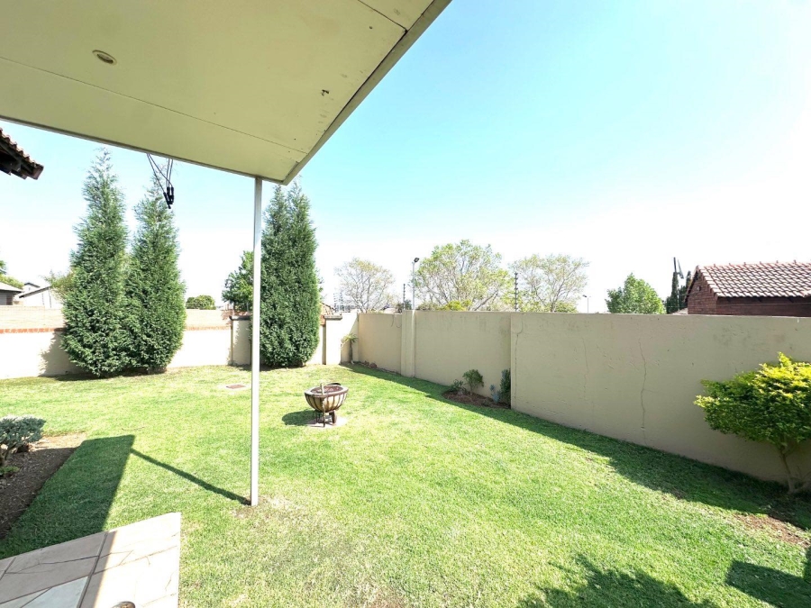 2 Bedroom Property for Sale in Mooikloof Ridge Gauteng