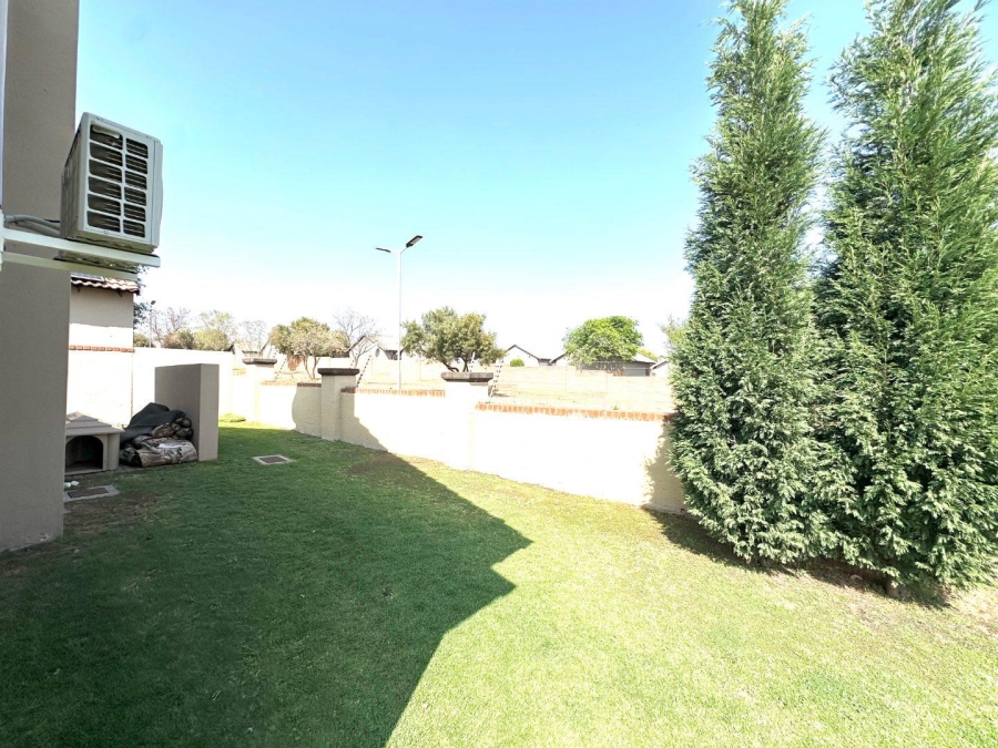 2 Bedroom Property for Sale in Mooikloof Ridge Gauteng