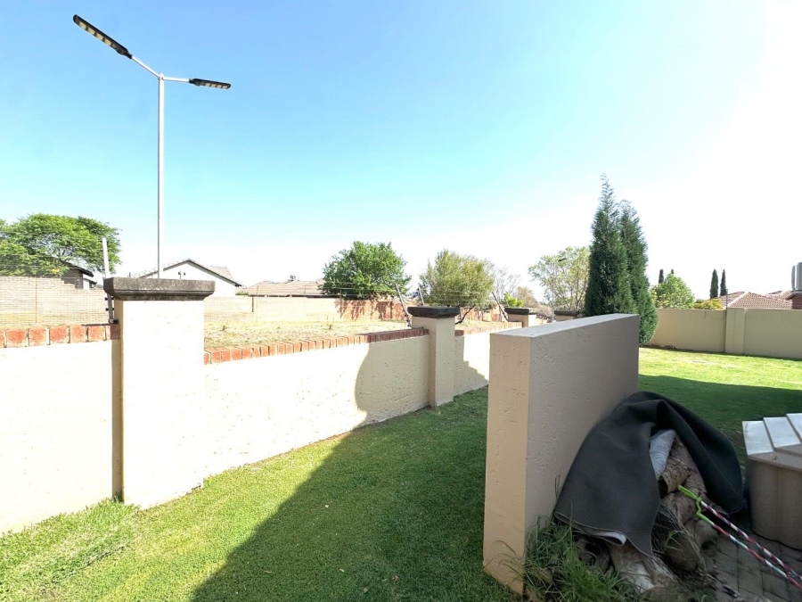 2 Bedroom Property for Sale in Mooikloof Ridge Gauteng