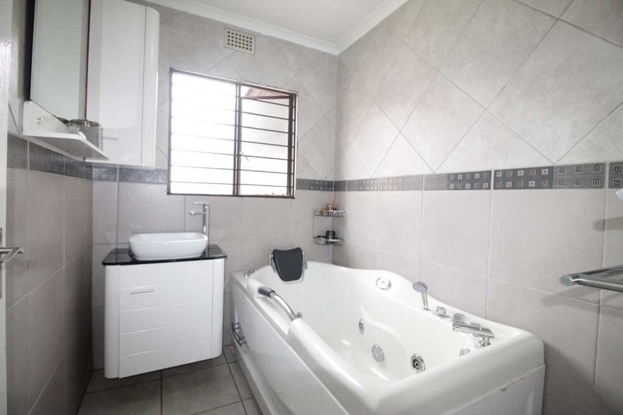 To Let 4 Bedroom Property for Rent in Cosmo City Gauteng