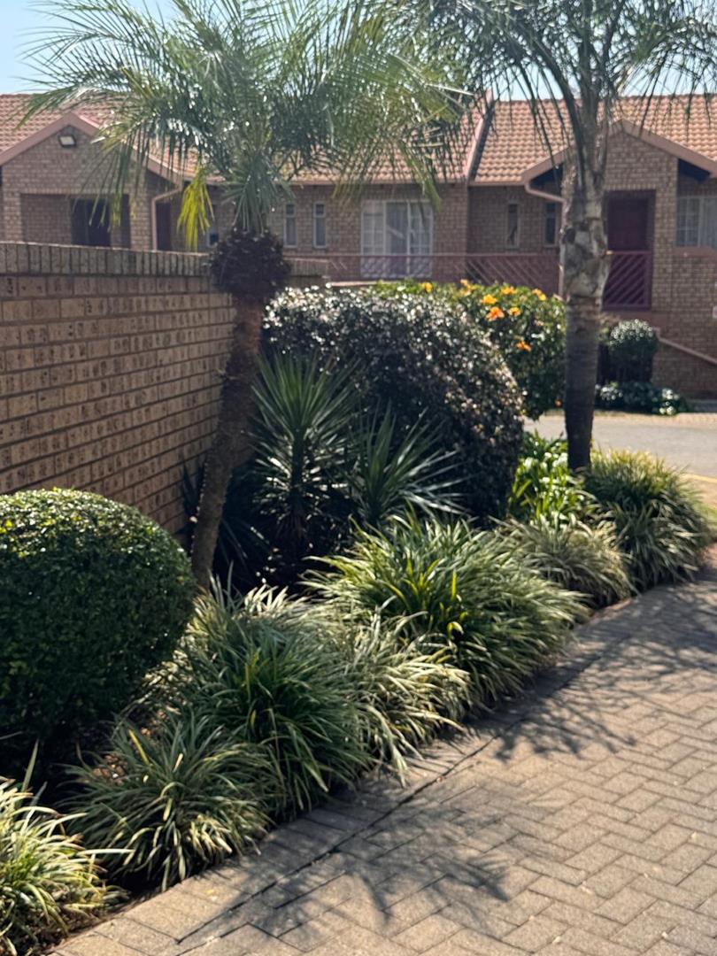 2 Bedroom Property for Sale in Faerie Glen Gauteng
