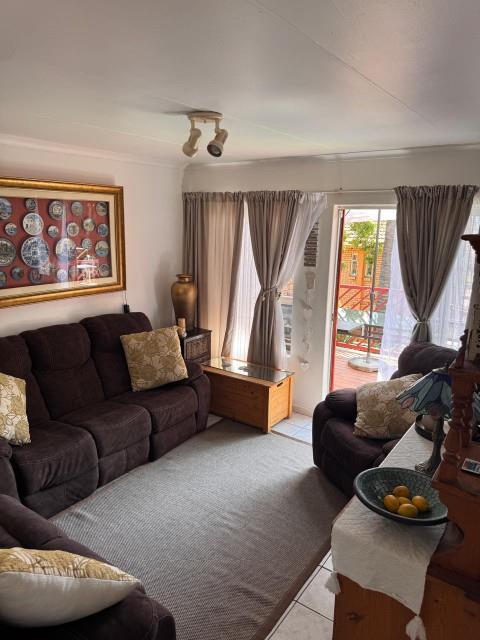 2 Bedroom Property for Sale in Faerie Glen Gauteng