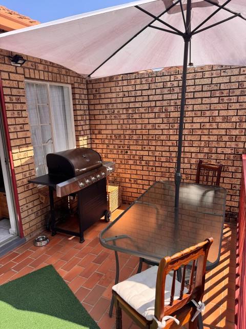 2 Bedroom Property for Sale in Faerie Glen Gauteng
