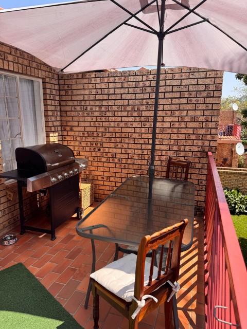 2 Bedroom Property for Sale in Faerie Glen Gauteng
