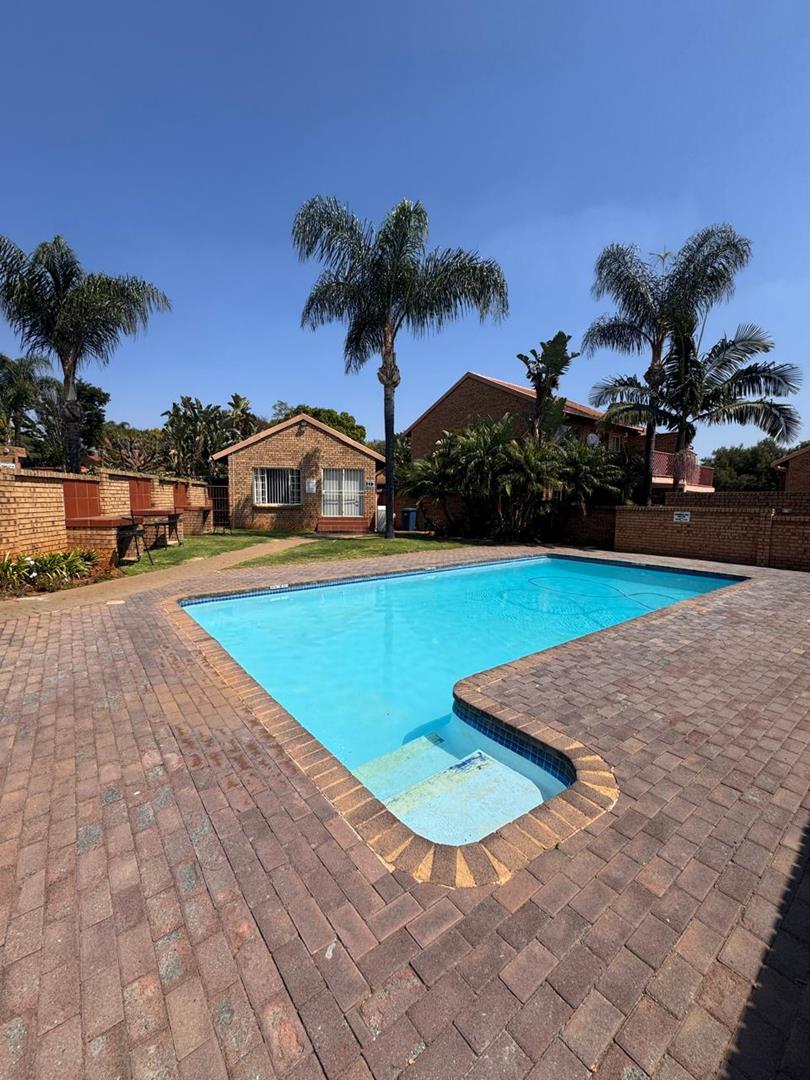 2 Bedroom Property for Sale in Faerie Glen Gauteng