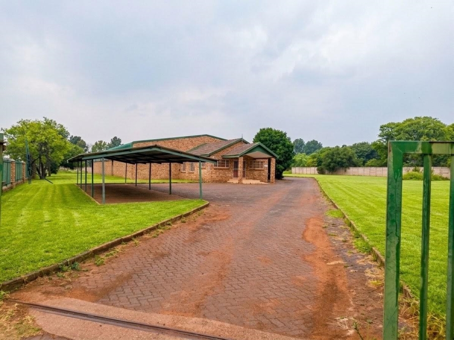 Commercial Property for Sale in Zandfontein AH Gauteng