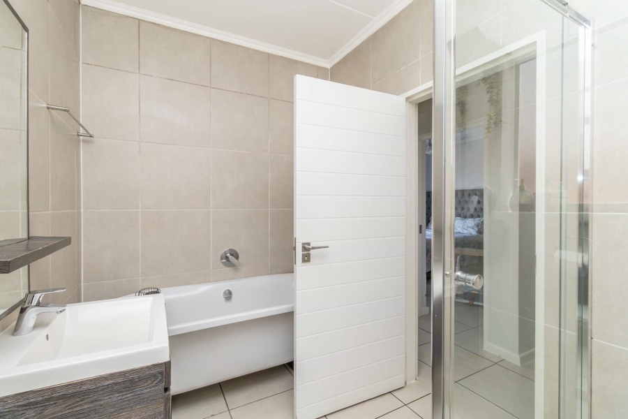 3 Bedroom Property for Sale in Olivedale Gauteng