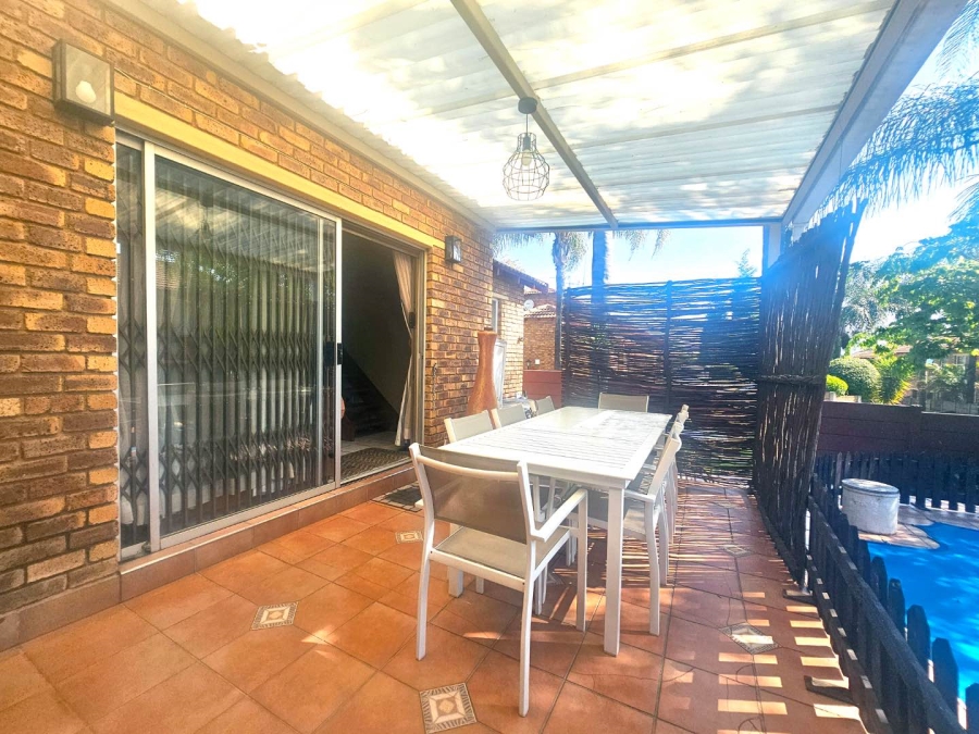3 Bedroom Property for Sale in Honeydew Ridge Gauteng